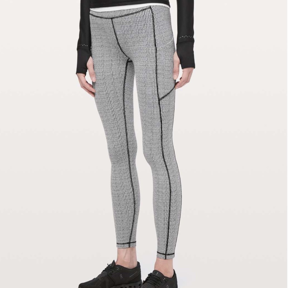 Lululemon Speed Up Tight Sz 10 in Teeny Tooth White Black
